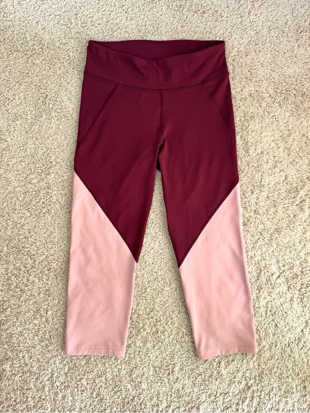 Aeropostale Live Love Dream Colorblock Cropped Capri Active Leggings (in size M)